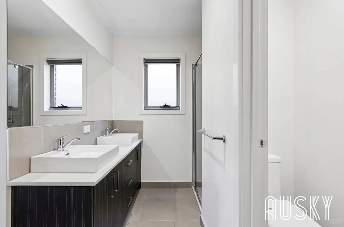 墨尔本Ponit Cook 四房两卫双车库靓房整租