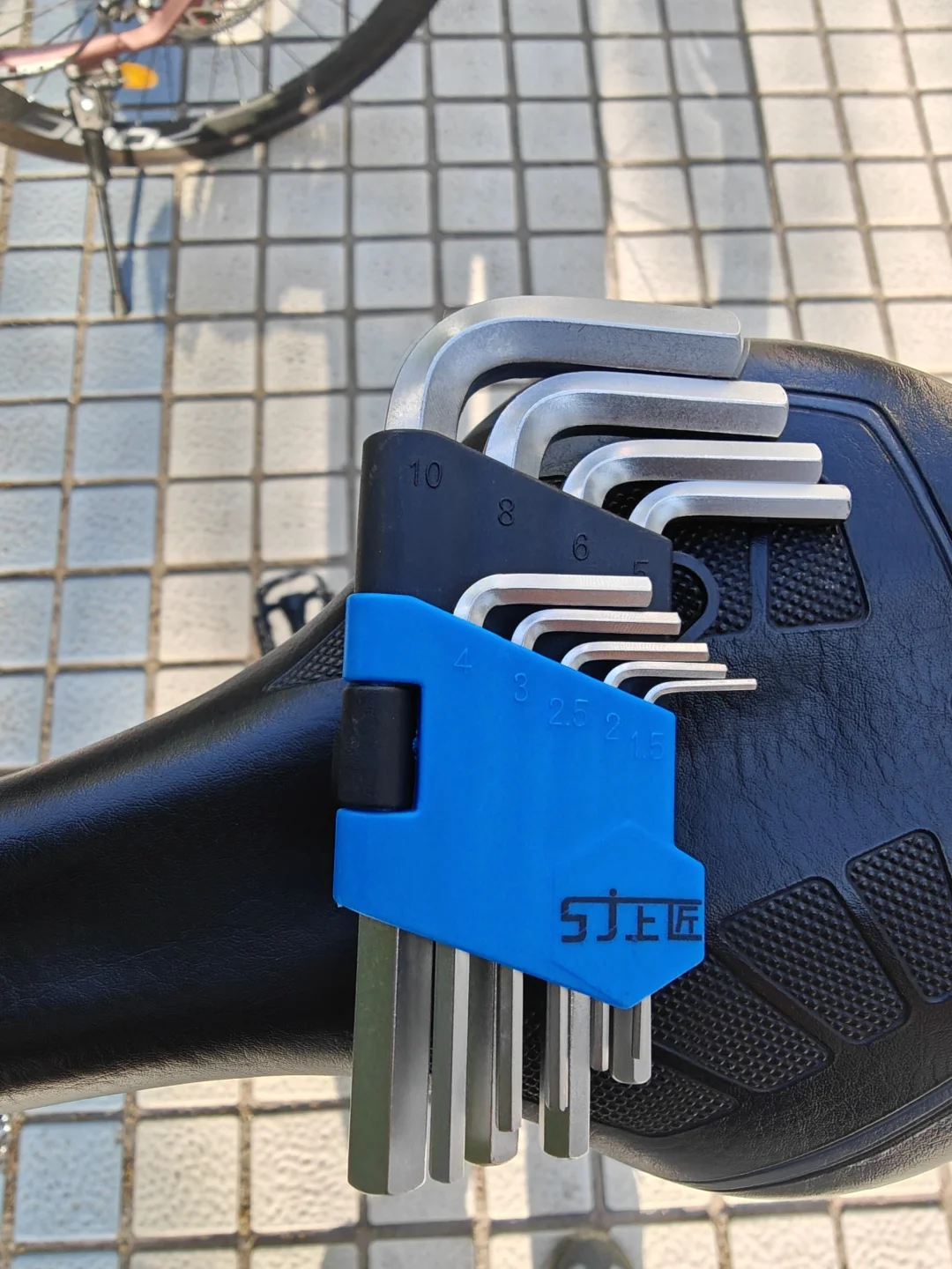 别去五金店买六角扳手！！！