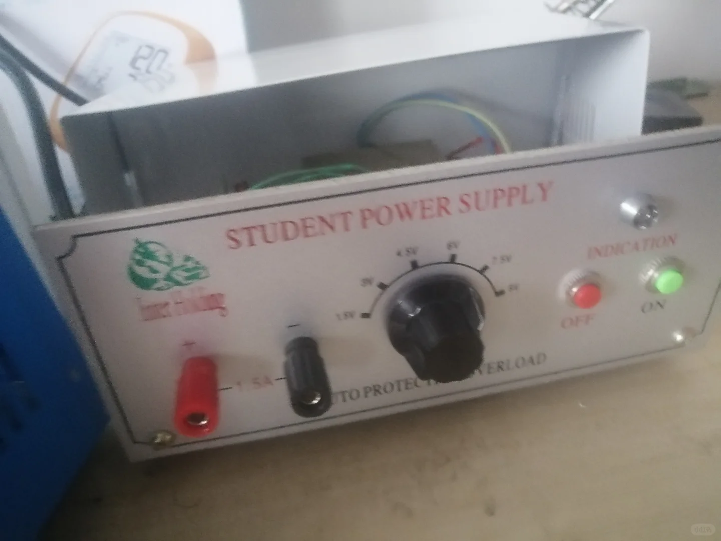 实验室设备：直流稳压电源1.5V～1.9V