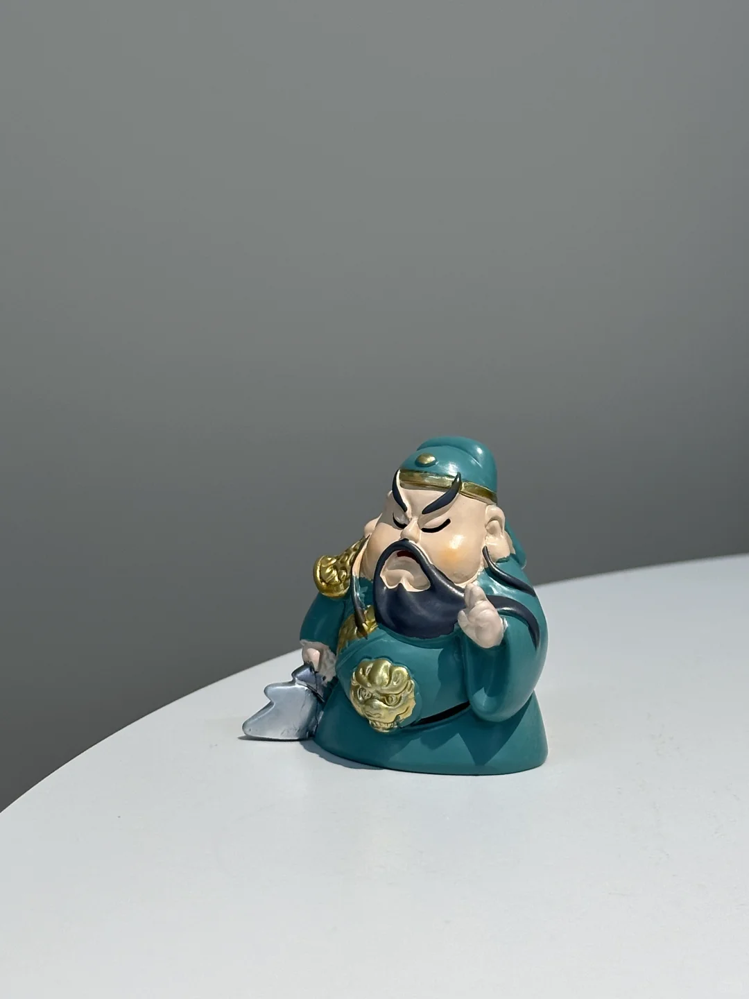 关二爷镇办公桌?