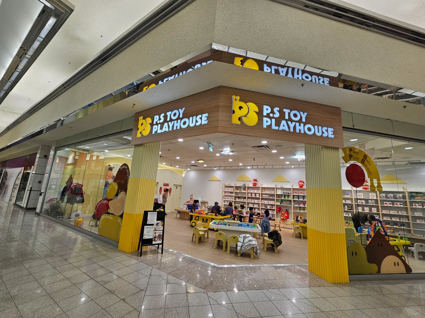 ??Richmond玩具体验馆敲敲敲恐龙