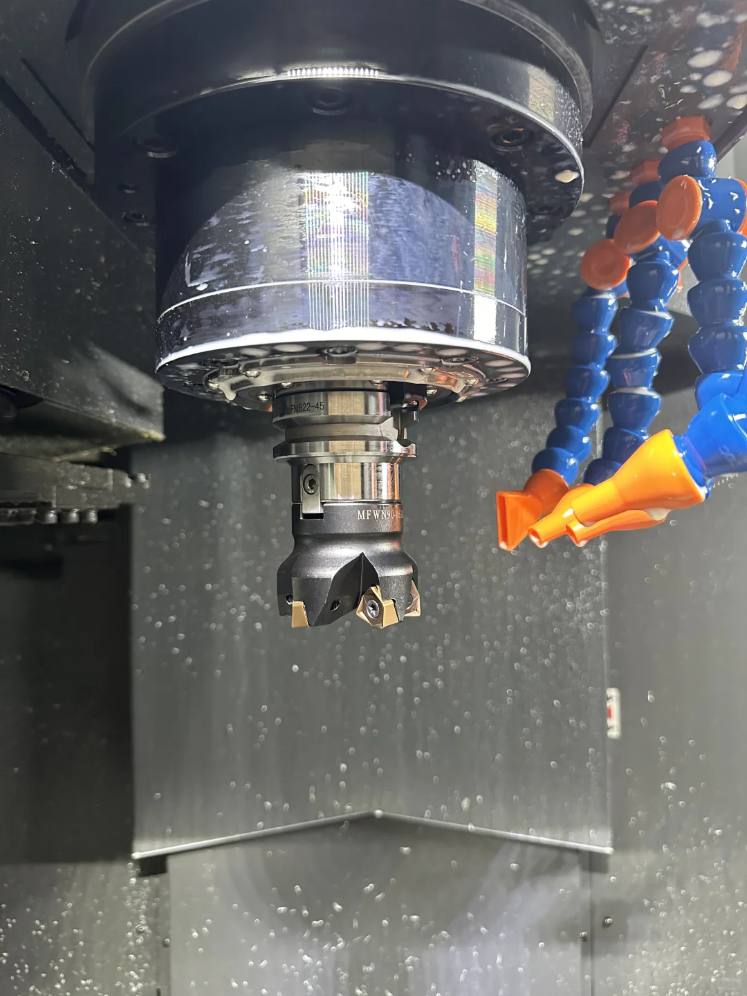 面铣刀进给和转数该多少适合呢