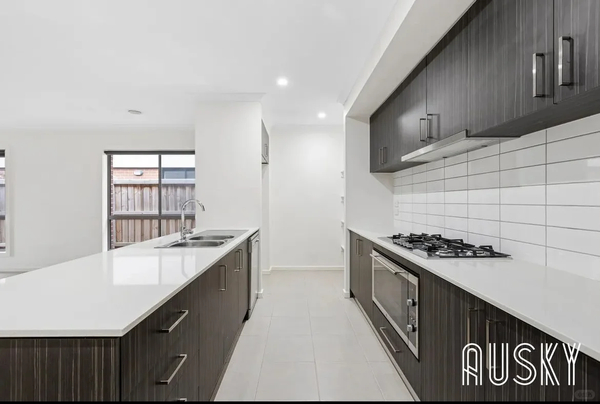 墨尔本Ponit Cook 四房两卫双车库靓房整租