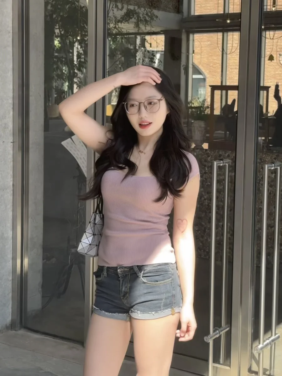 肉肉女生一定要试的超显瘦方领T恤！！