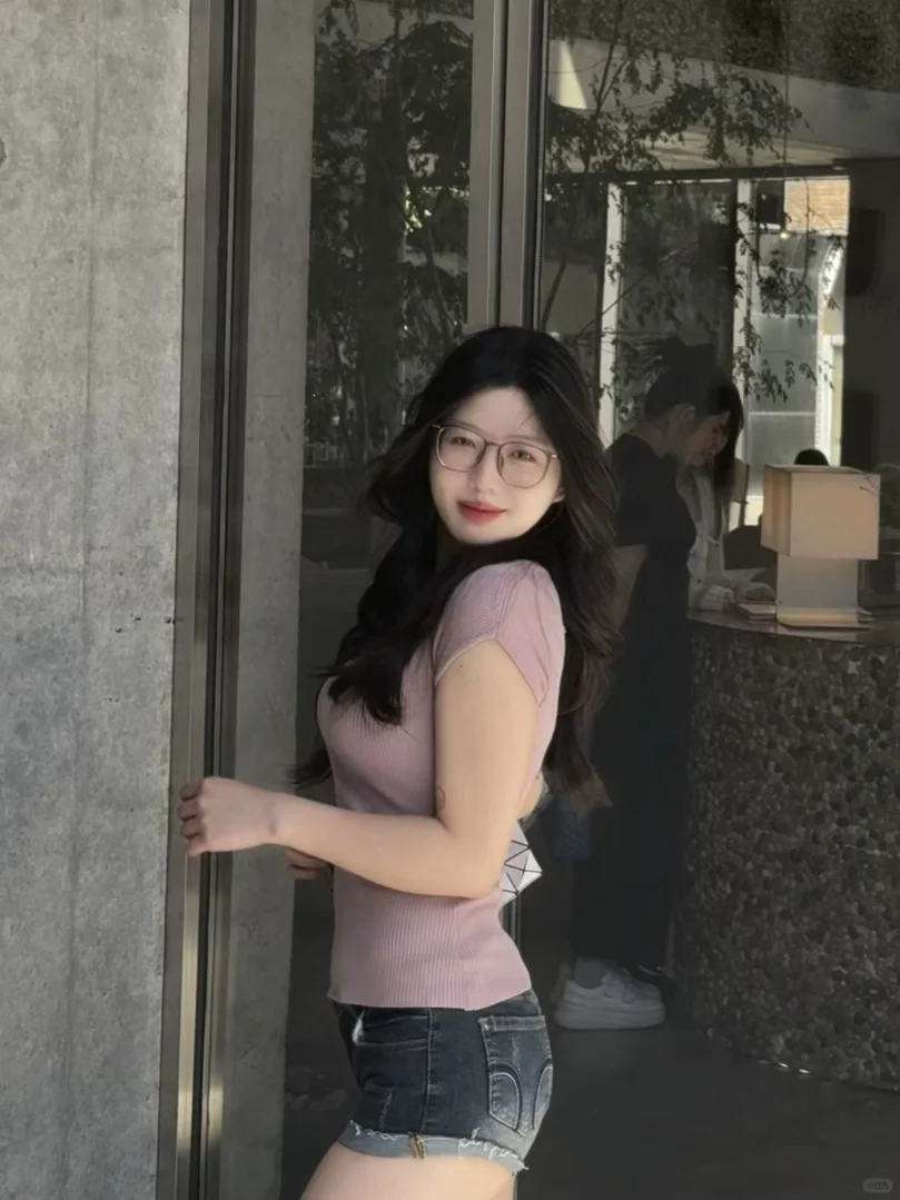 肉肉女生一定要试的超显瘦方领T恤！！