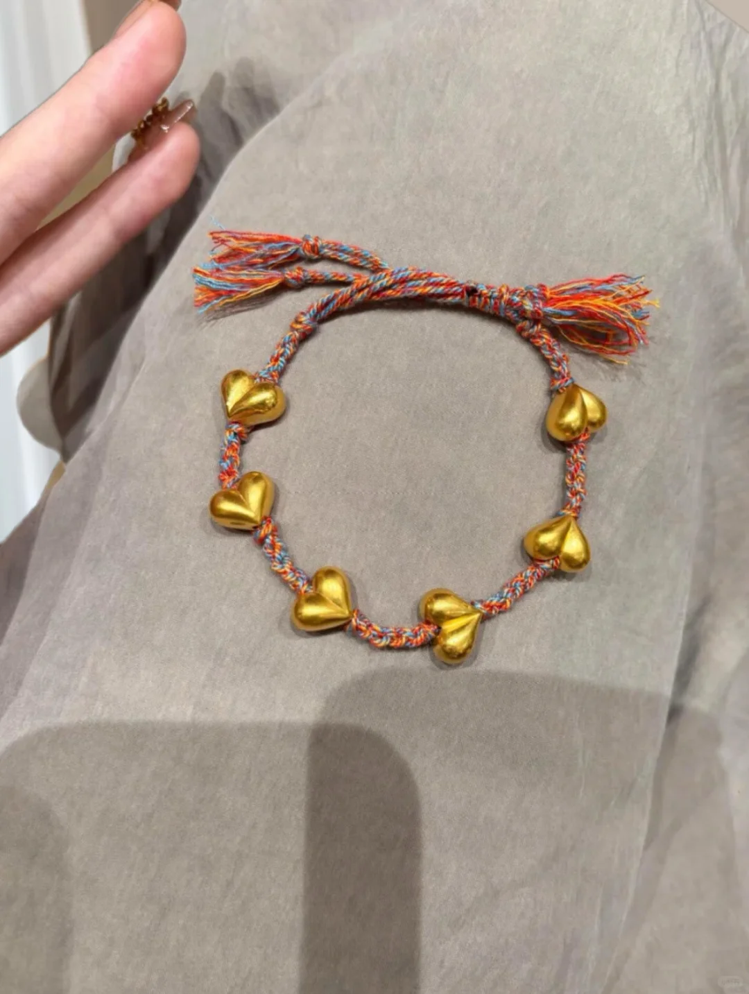 黄金小屁桃编织手绳，太小有人不嫌弃的吗？