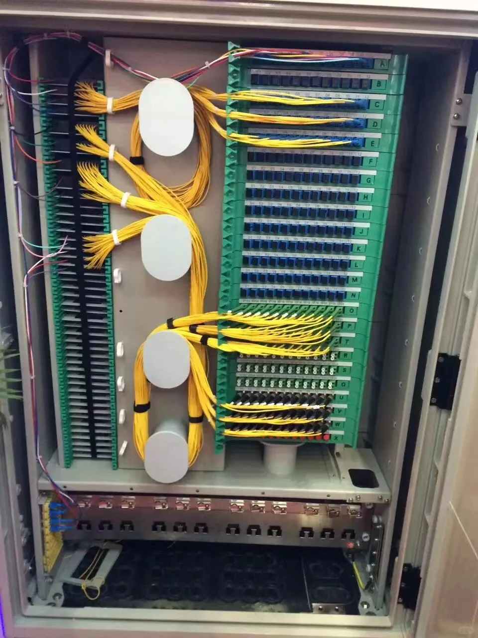 光纤网络中用于光缆连接、跳接和交接的设备