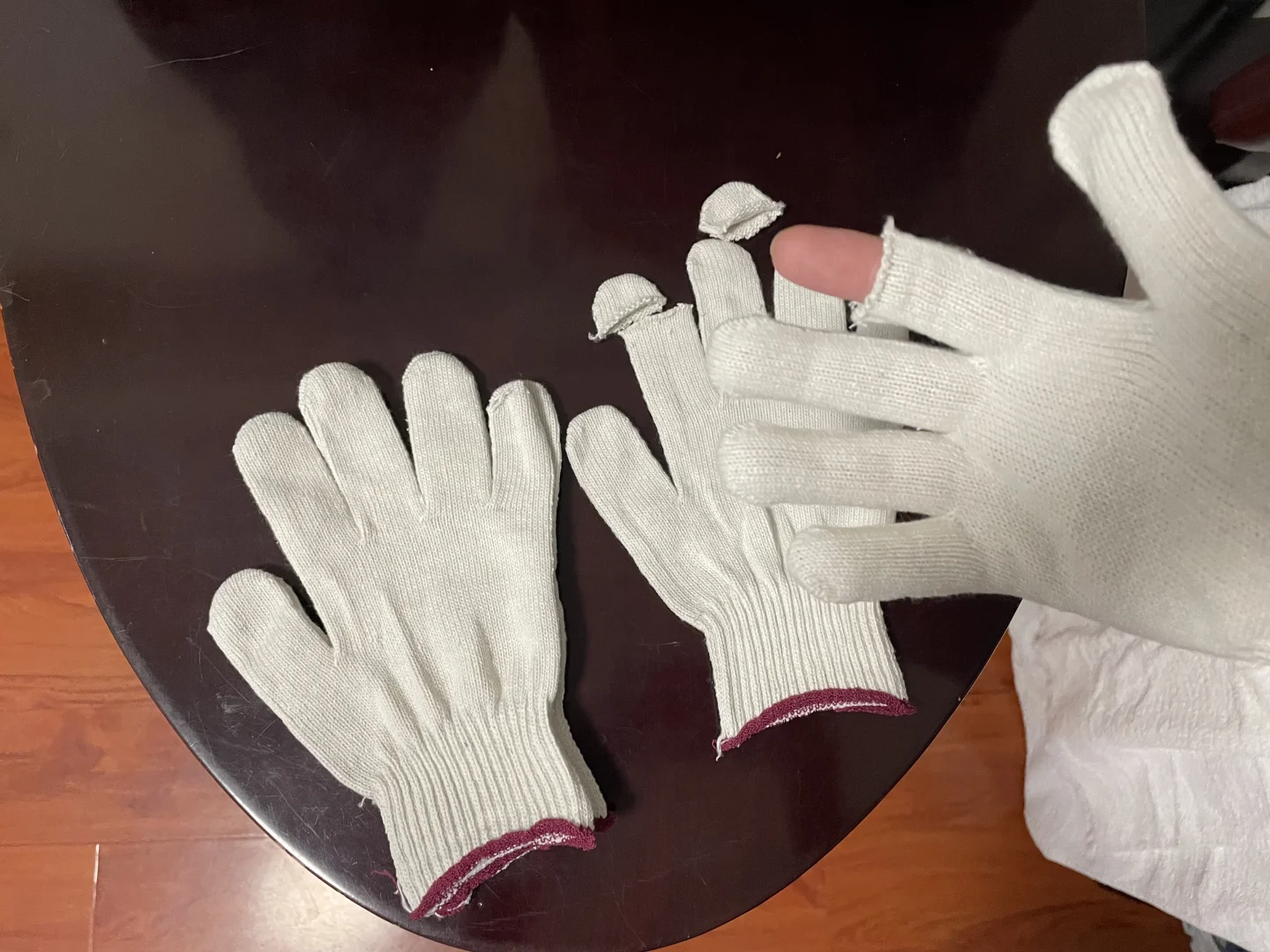 来不及买防晒手套正好路过五金店