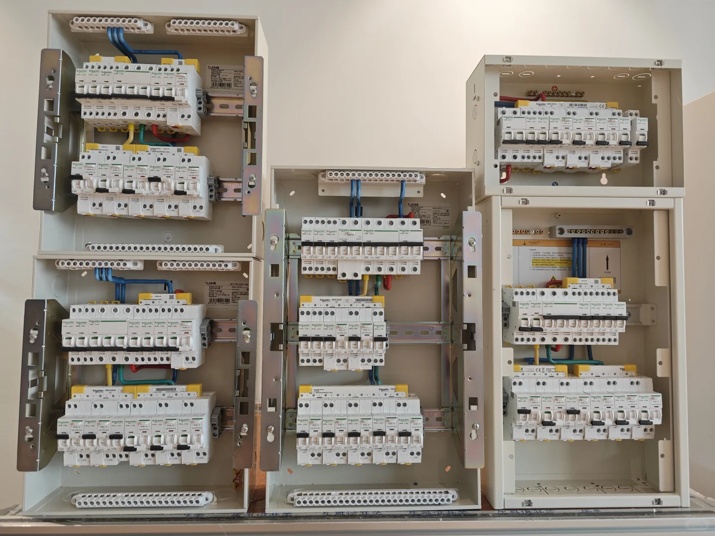 南通五层别墅配电线路与组装