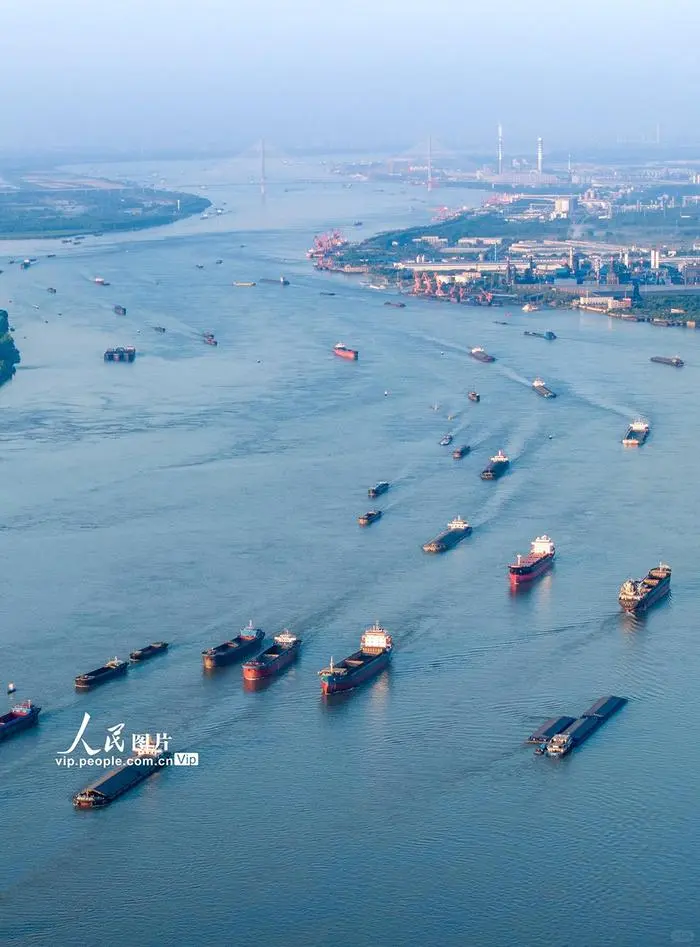 长江的运力超过中国铁路运力的总和