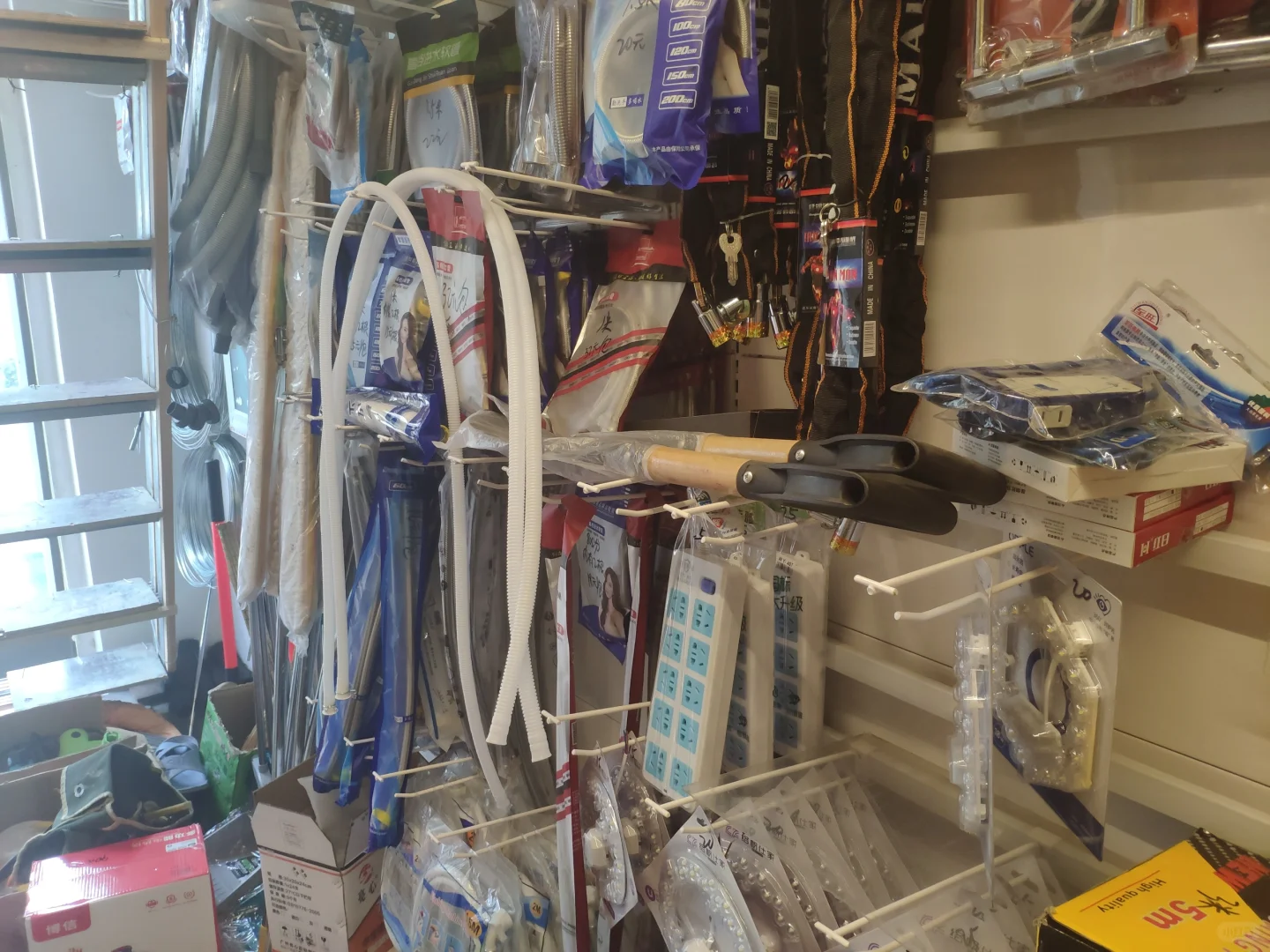 我爸爸开的五金店……