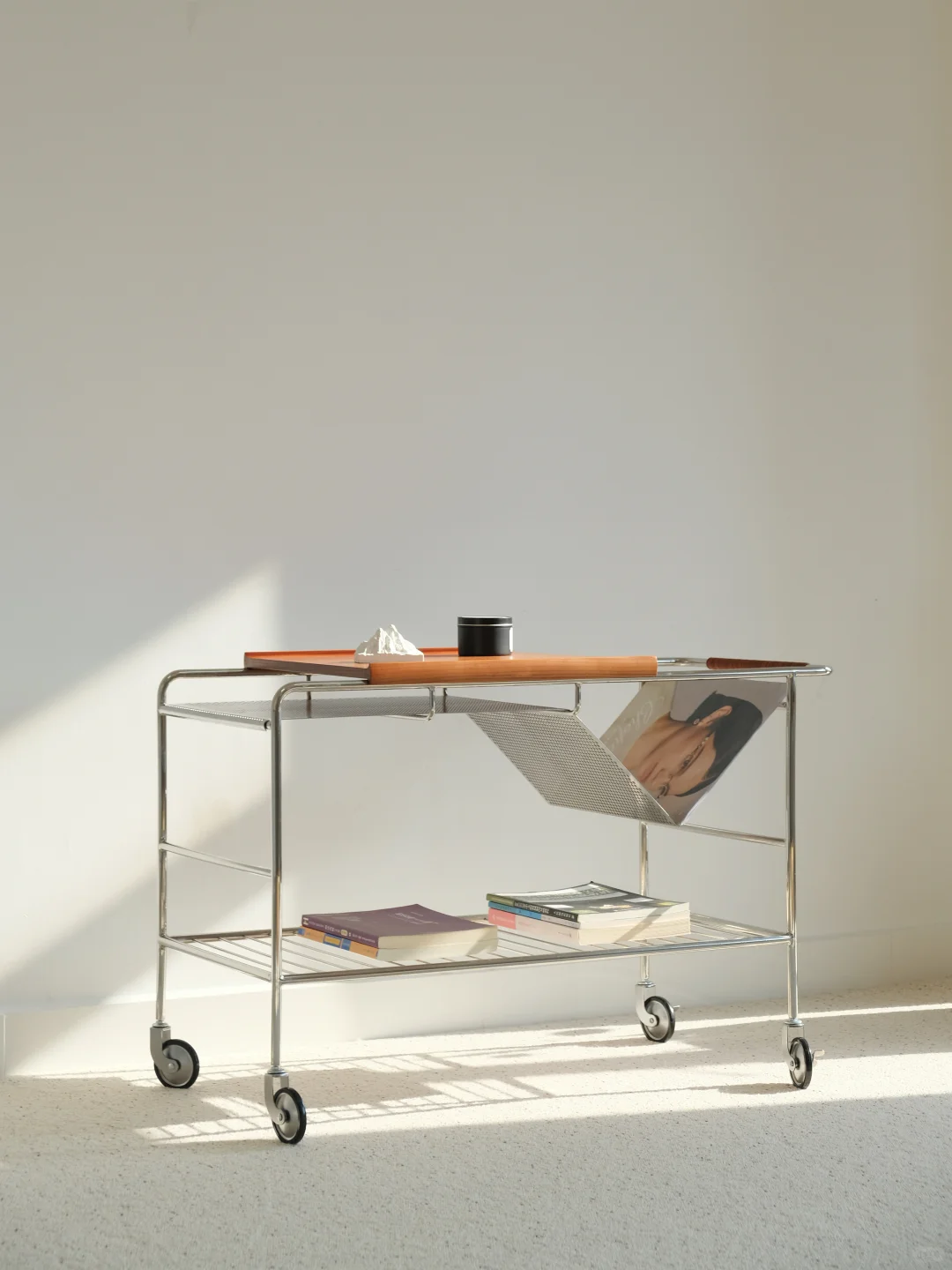 一台美丽且实用的小推车置物架边几