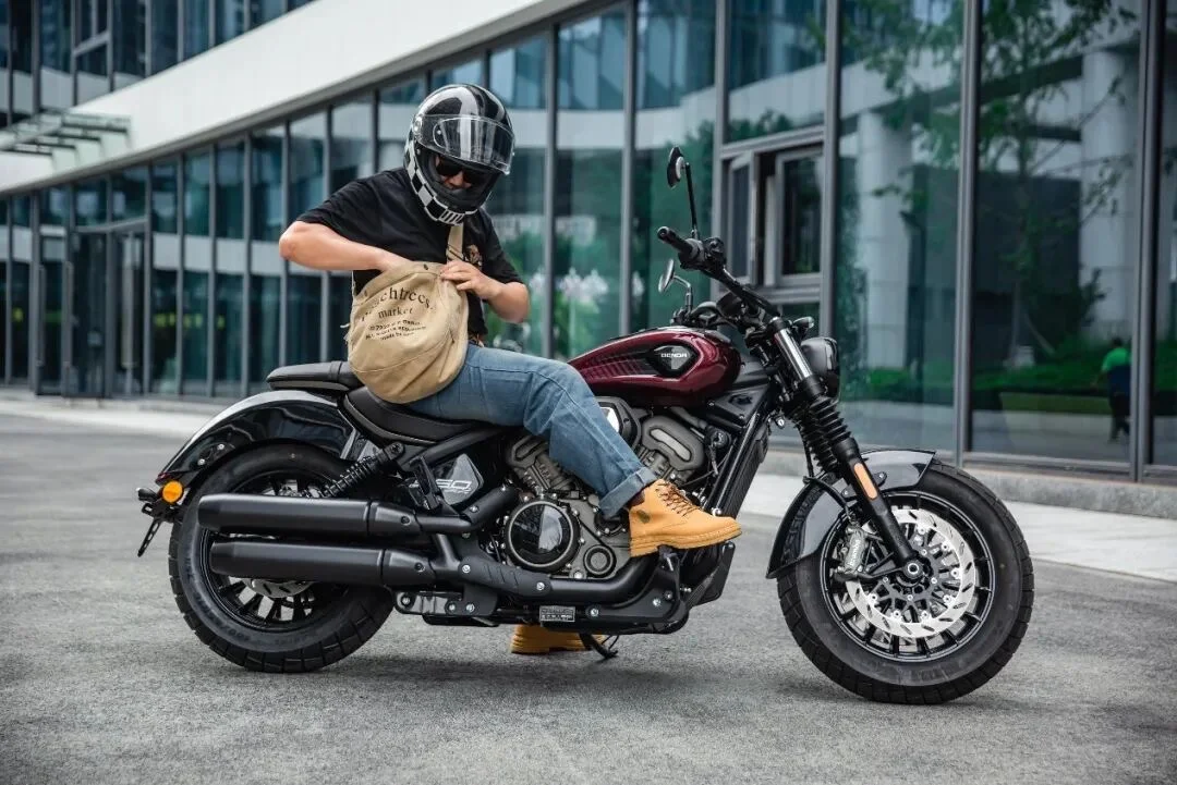 复古的颜色?黑旗950试驾体验