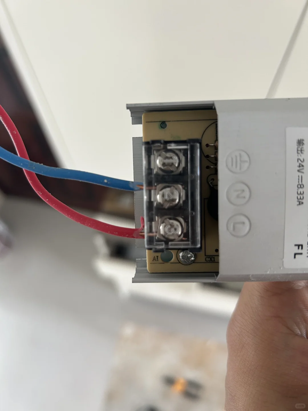 如何在吊顶上安装灯带