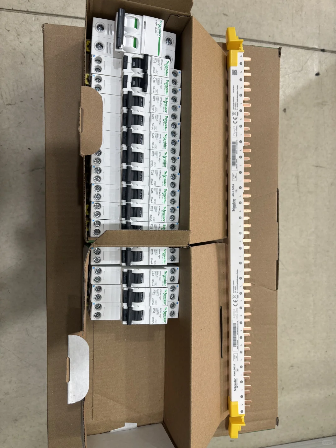 施耐德强电箱、 A9断路器