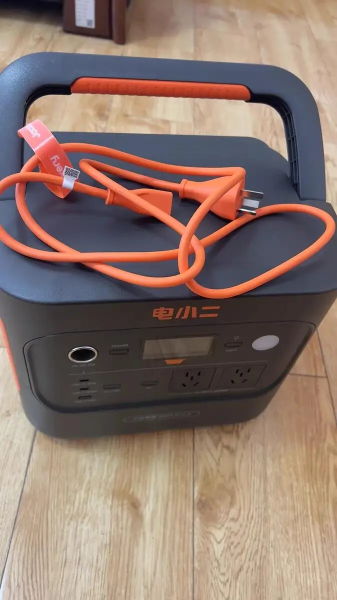 我发现了个超大的便携式电源！