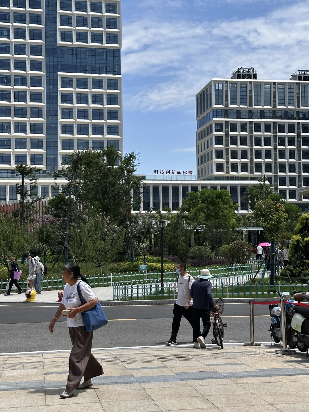 做体检真遭罪啊 14个小时滴米未进