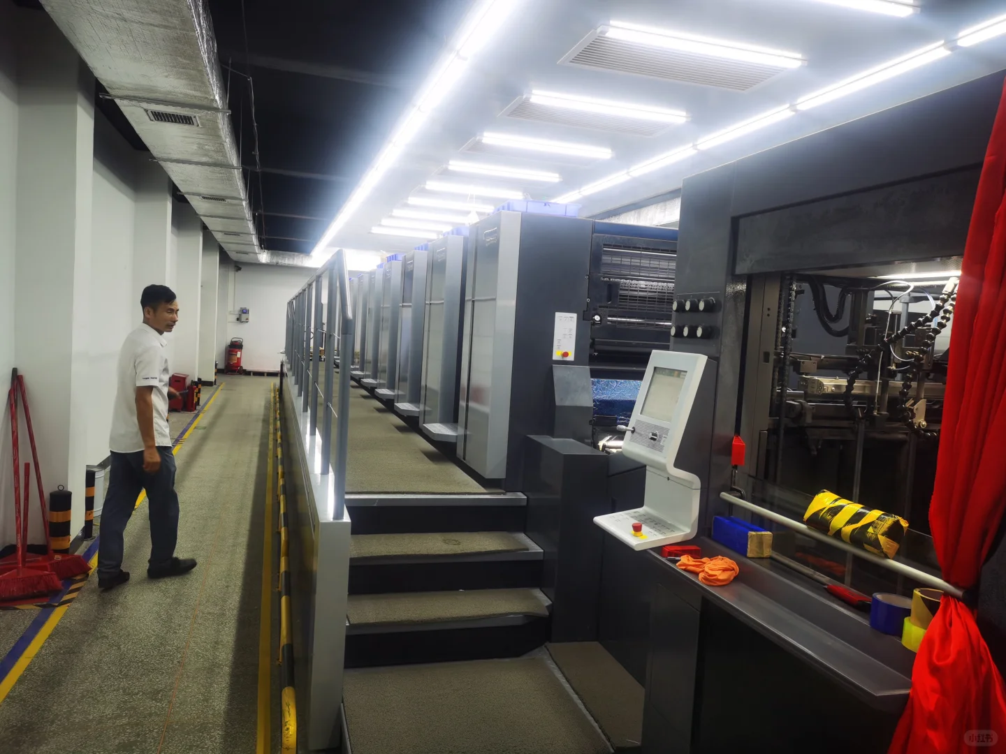 提供花都区花城街三东工业园彩盒金银卡印刷