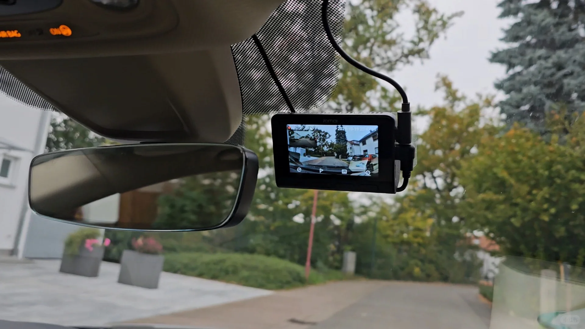 ??低成本不走线安装行车记录仪