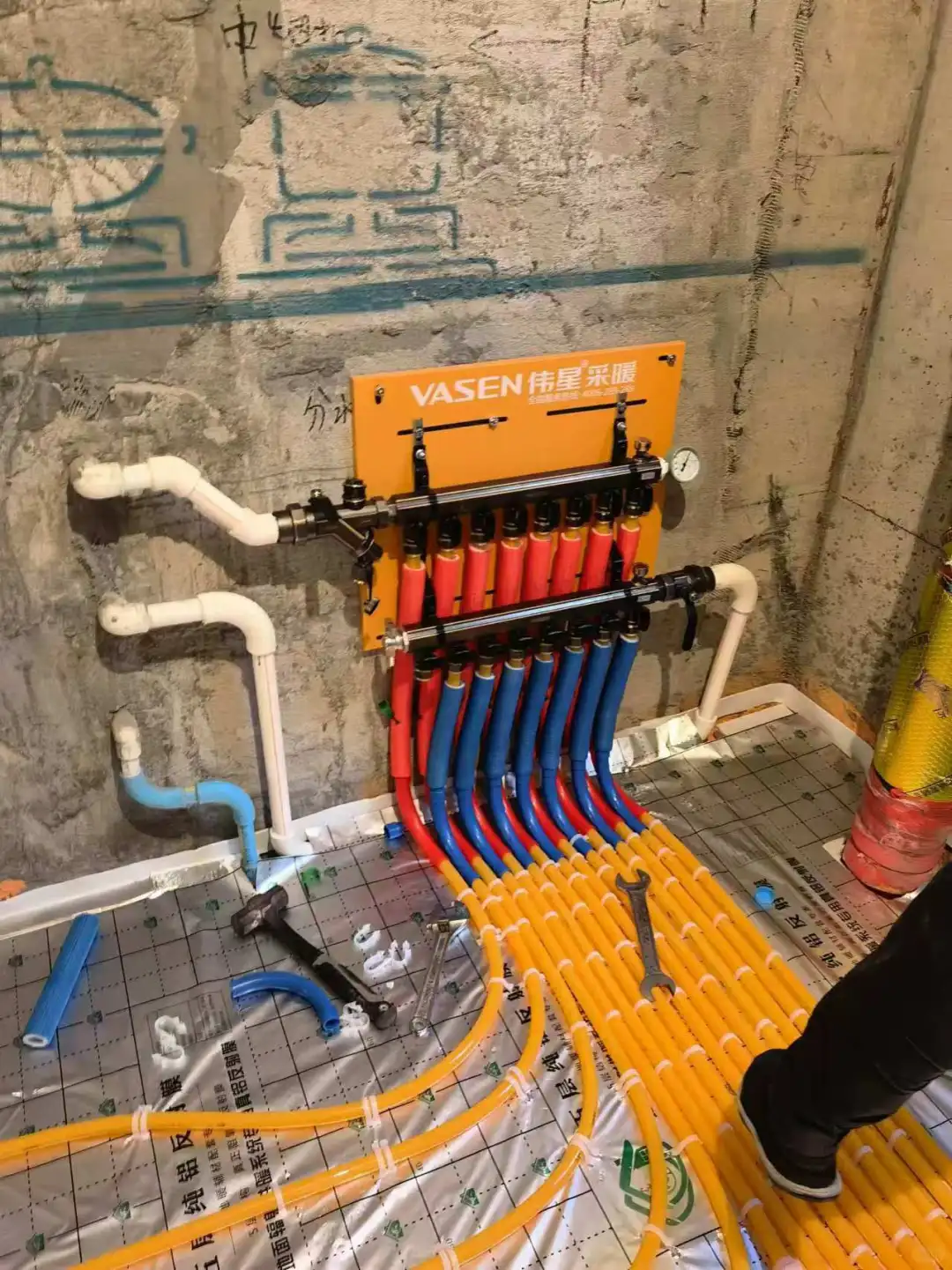 伟星三层高端阻氧管赔黑金分水器完美交付