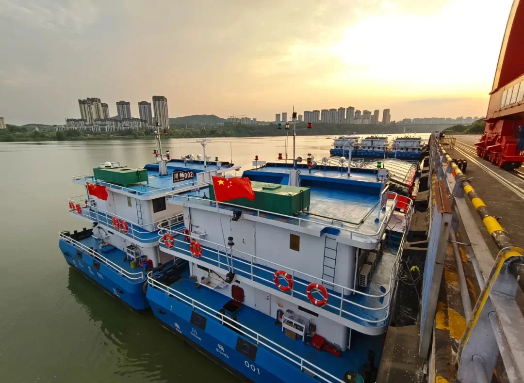 南充5艘千吨级货船完成首航