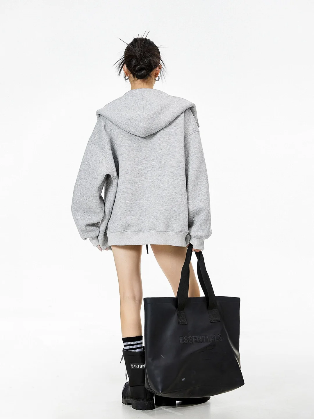 早秋通勤穿搭?设计感解构空气层卫衣开衫！