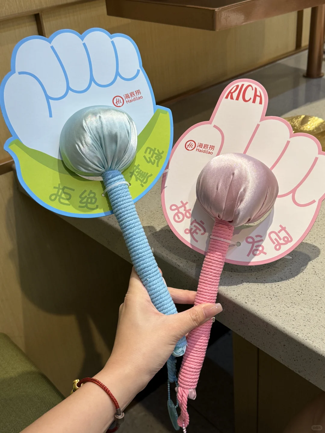 海底捞新玩具?按摩锤！！！