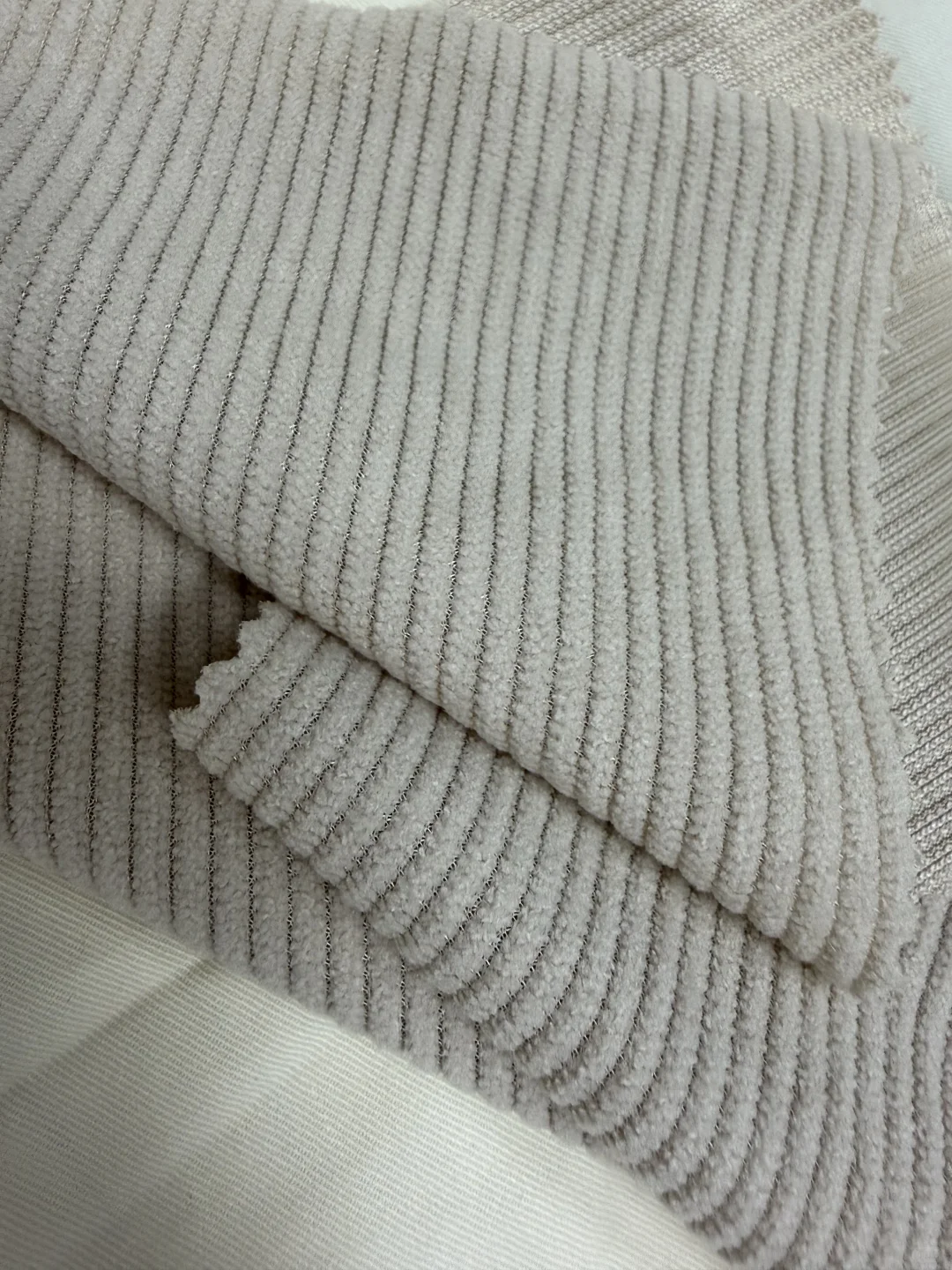 8坑弹力灯芯绒面料分享