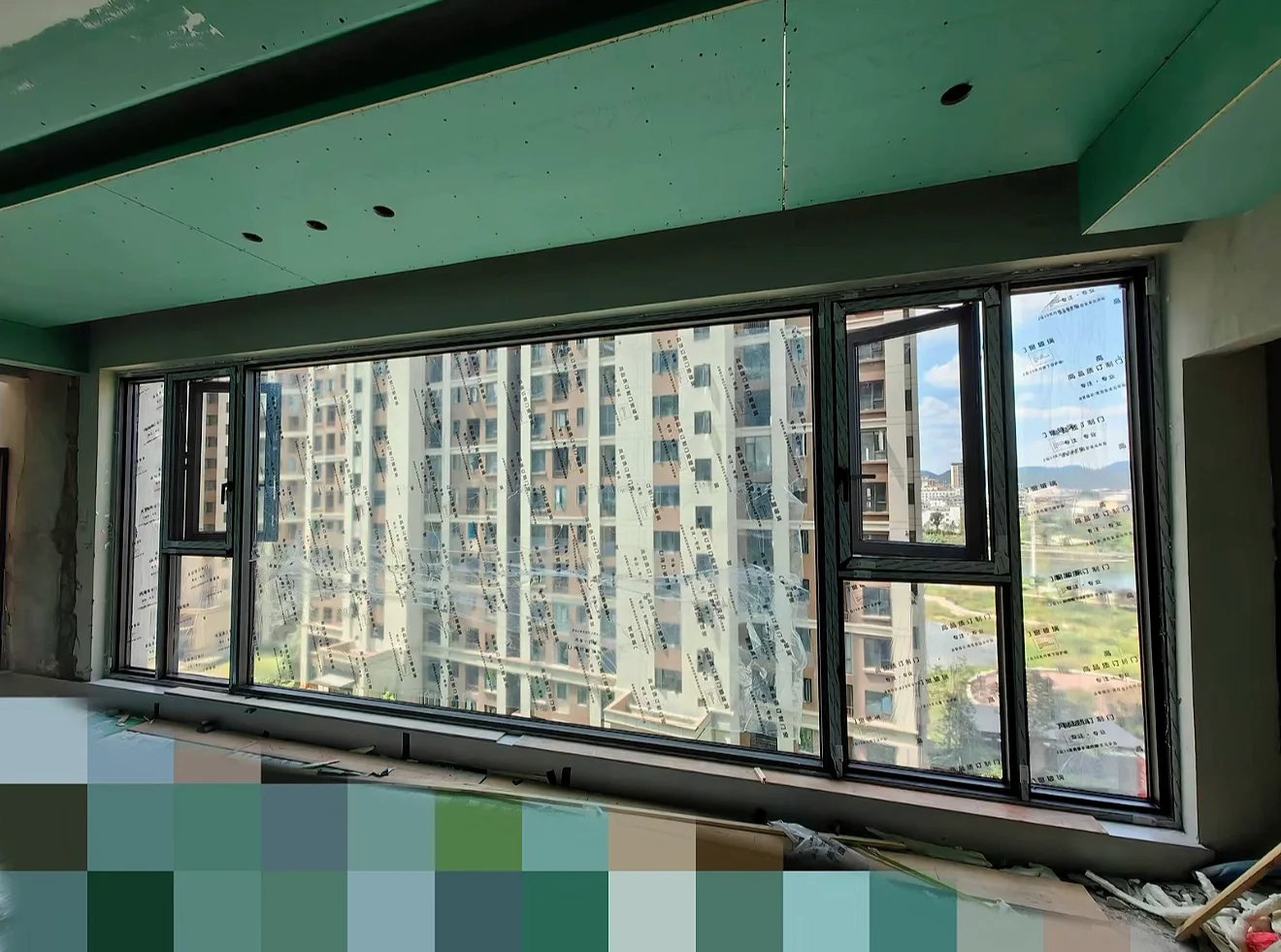 封阳台每平米价格高达300多元，