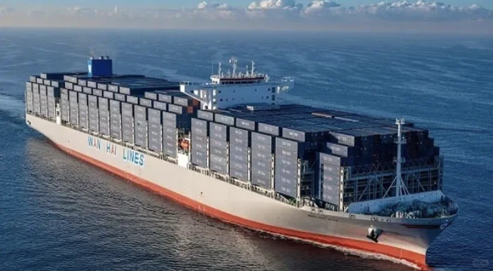 突发！万海1.3万TEU集装箱船珠江口发生撞船