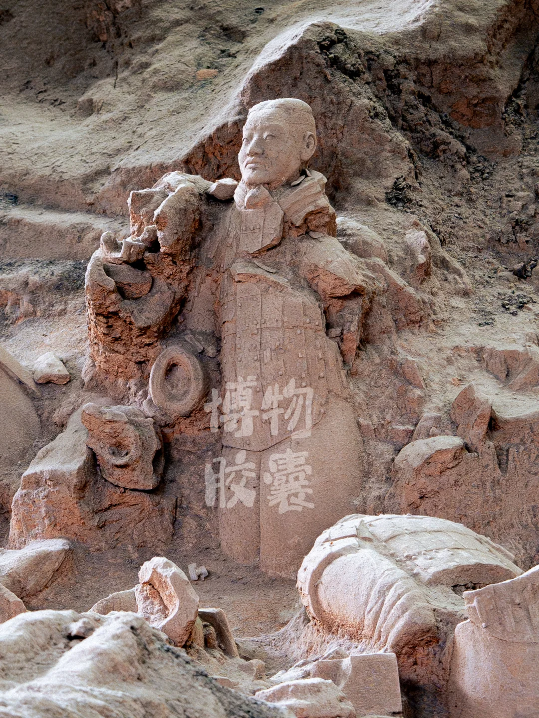 带你看看东倒西歪、缺胳膊少腿的兵马俑