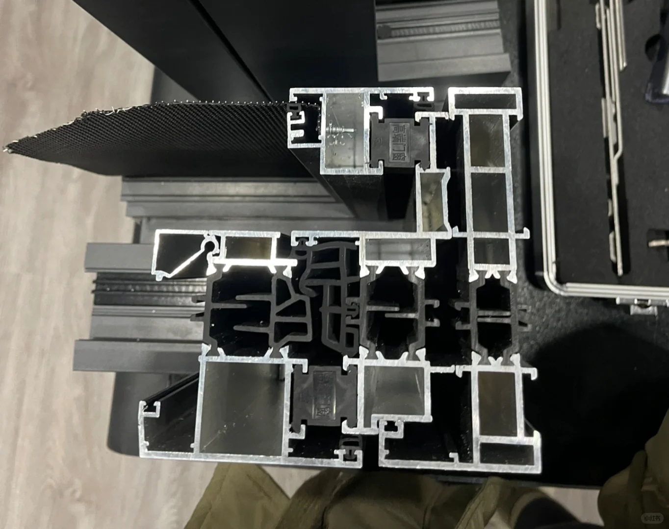 封窗了！这个型材这个价格请各位帮我看看呢？