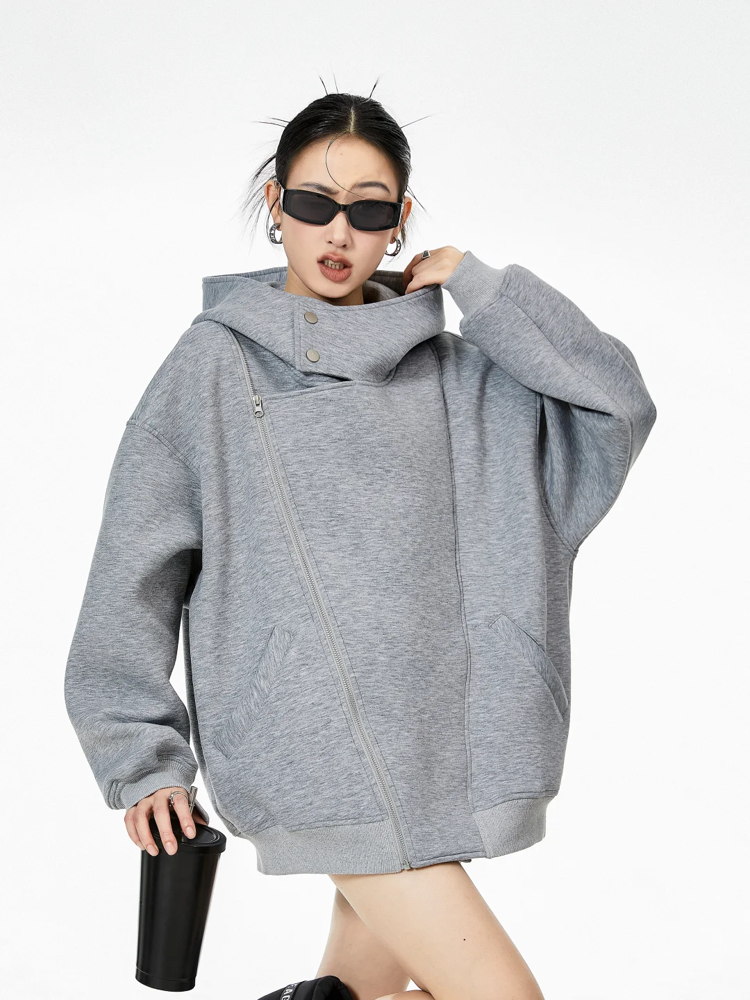 早秋不费力松弛感look?不对称门襟卫衣开衫