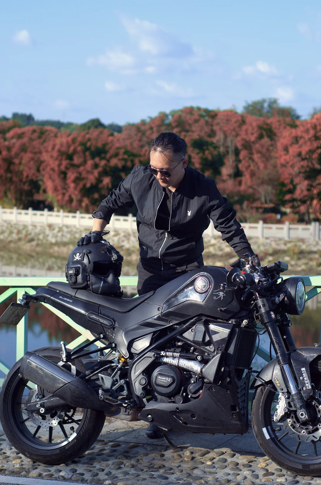 骑在风中，秋在树中?