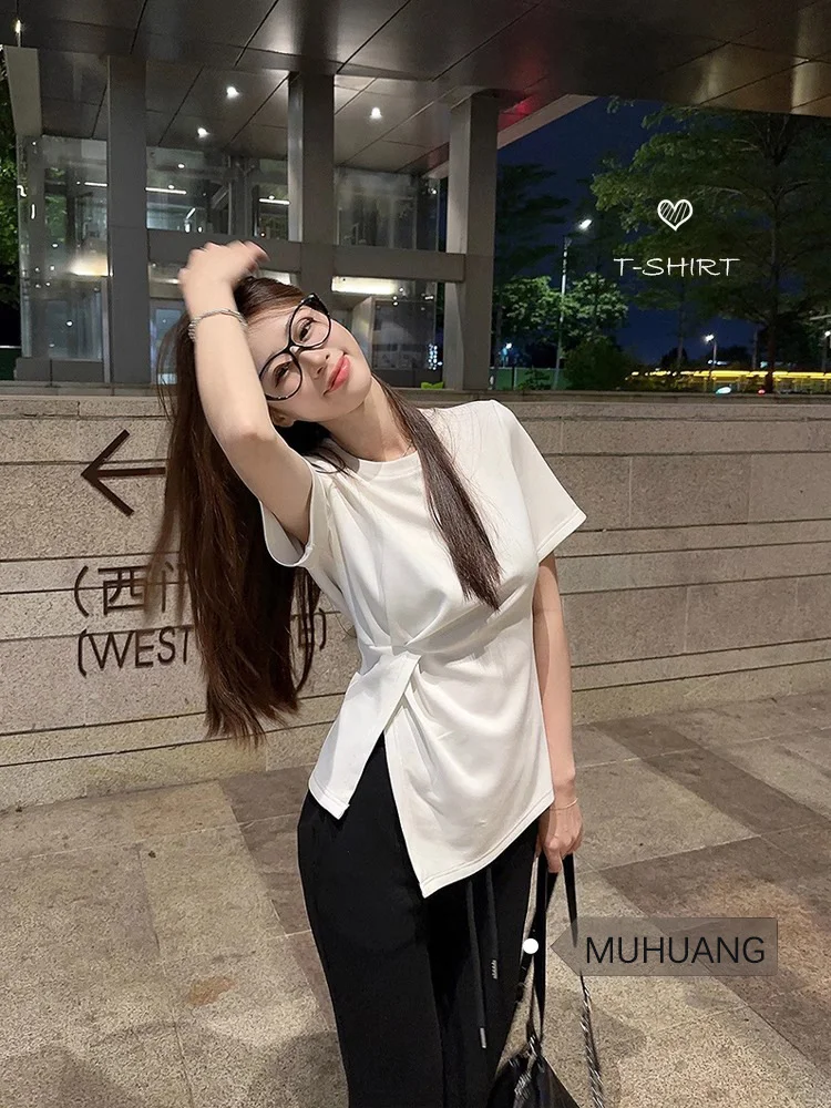 ?不规则开叉设计T恤，时尚感爆棚！