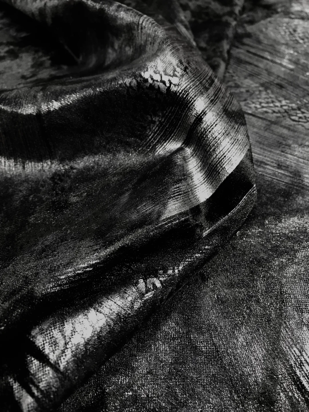 丝绒烫印面料｜暗黑潮 金属风