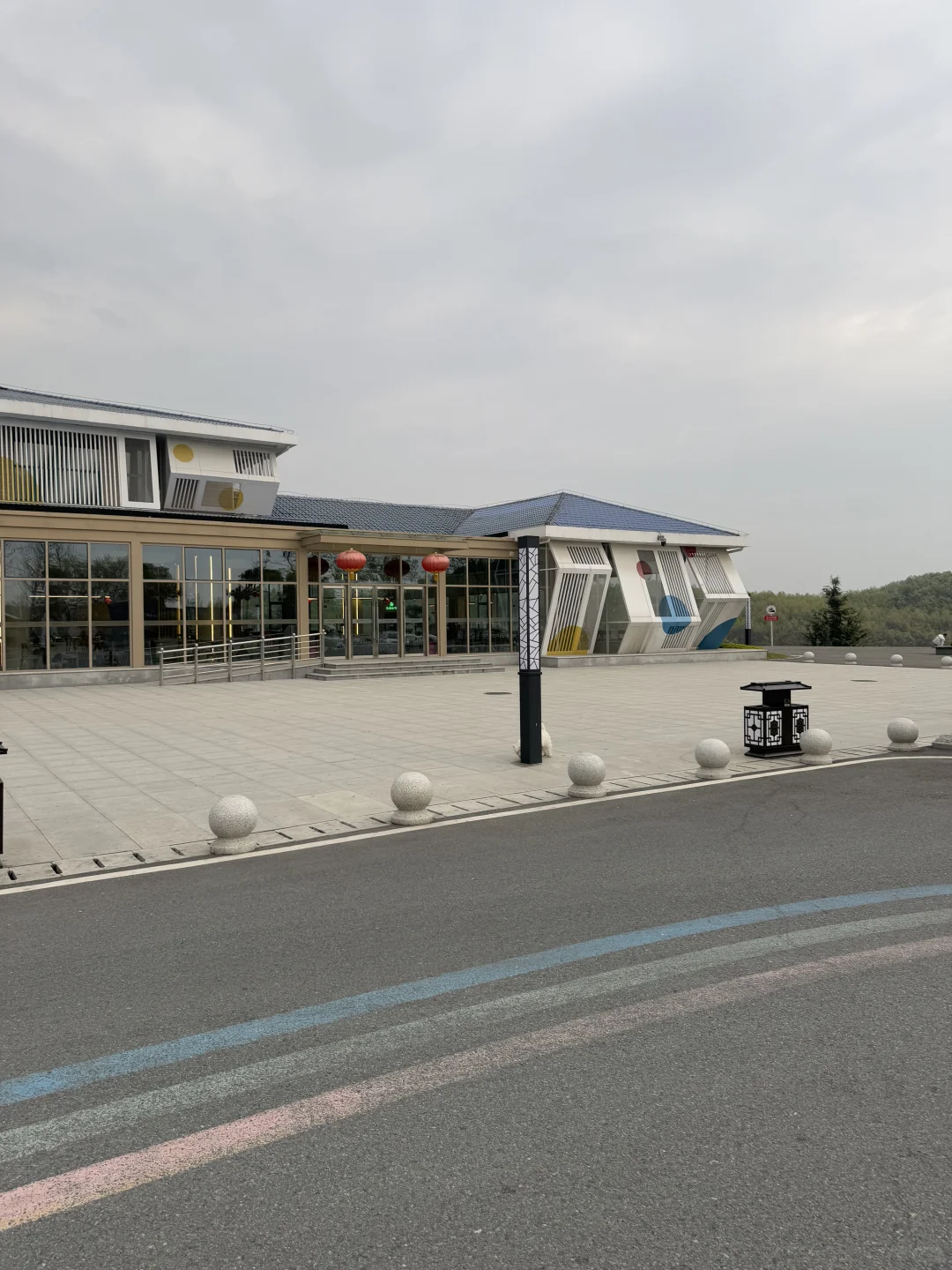 偶然发现能一个露营的服务区，环境优美