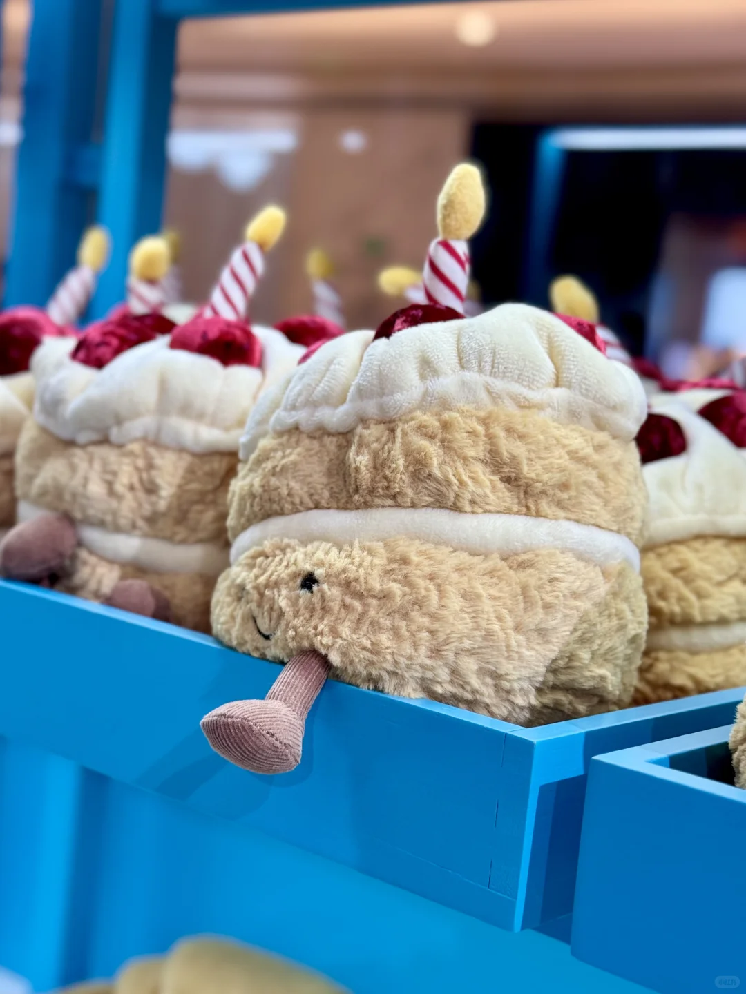 4个毛绒玩具，1700块，我不太理解…