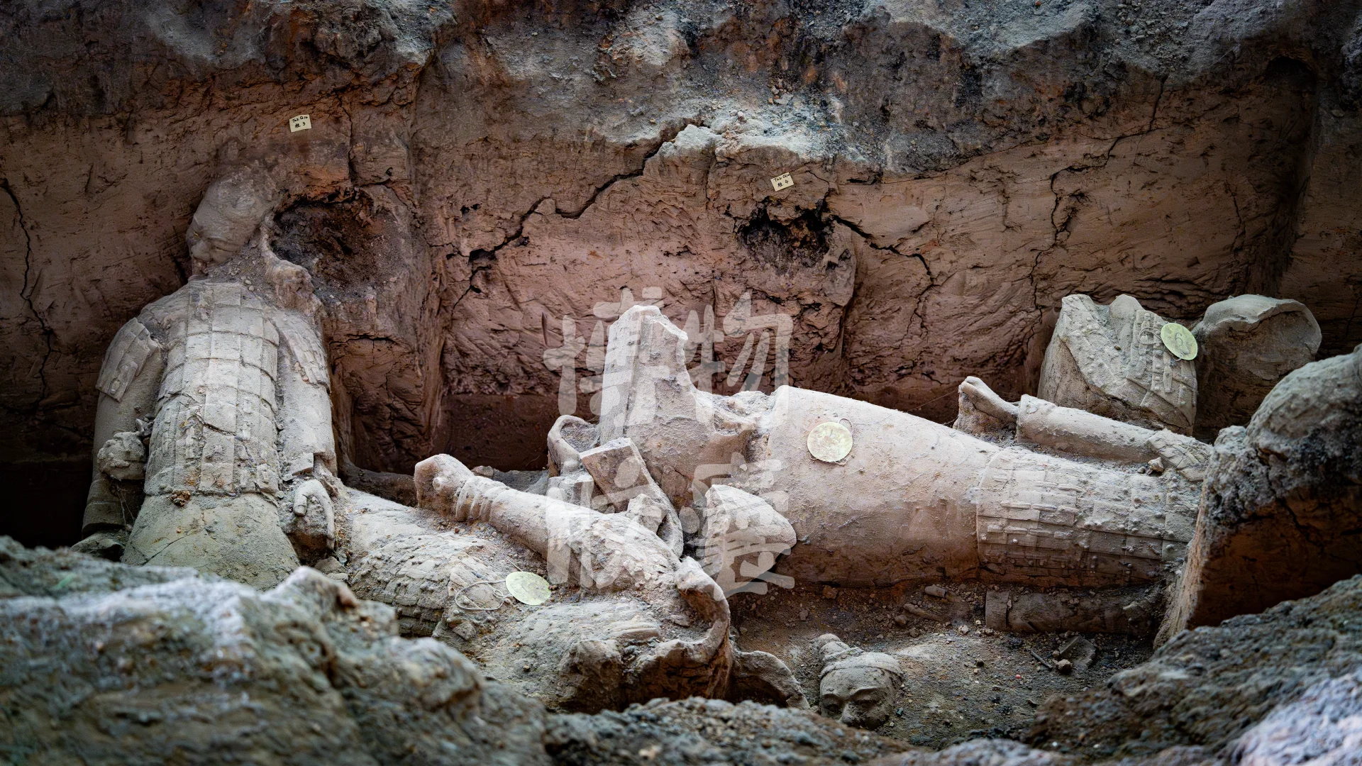 带你看看东倒西歪、缺胳膊少腿的兵马俑