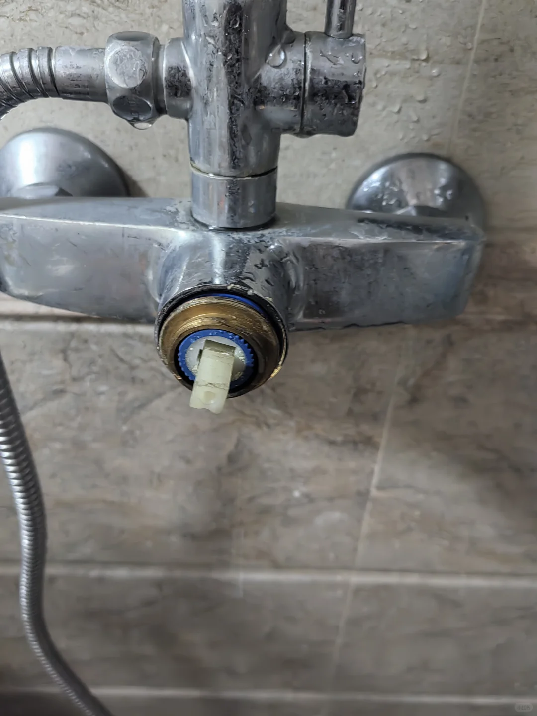 淋浴阀门到底怎么换？