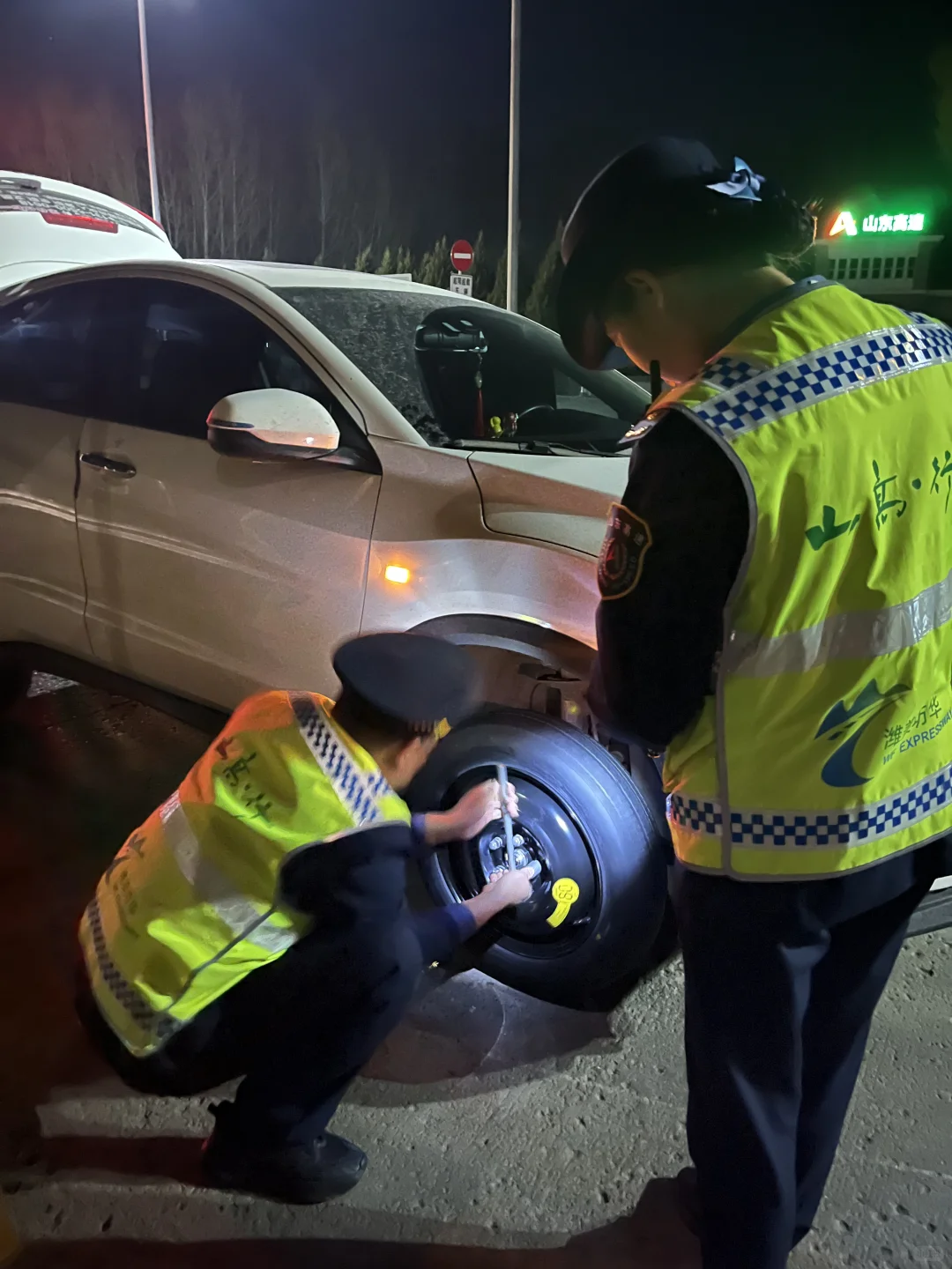 这一幕真的太暖了！！！