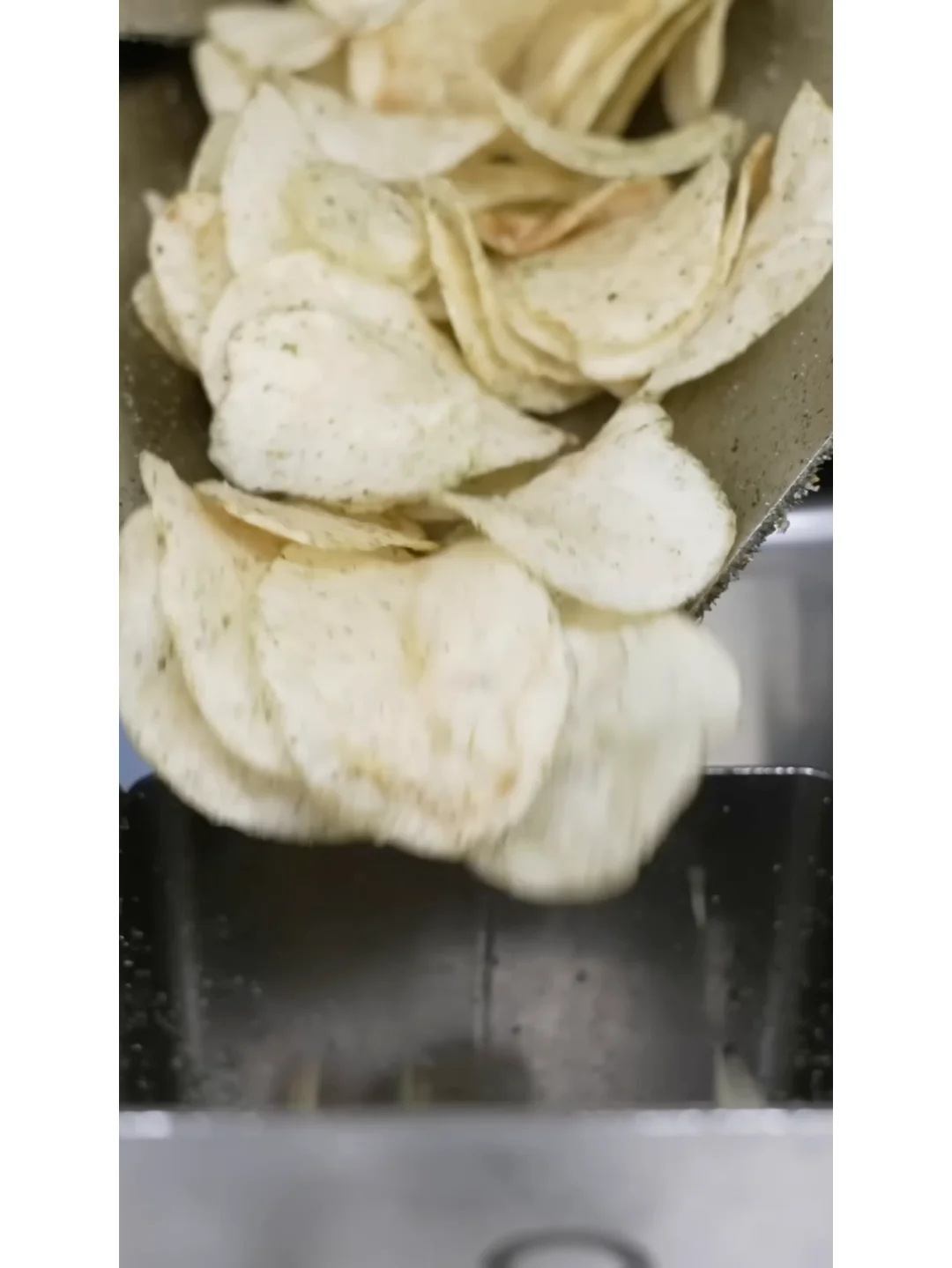 全自动薯片包装机告别人工手工包装