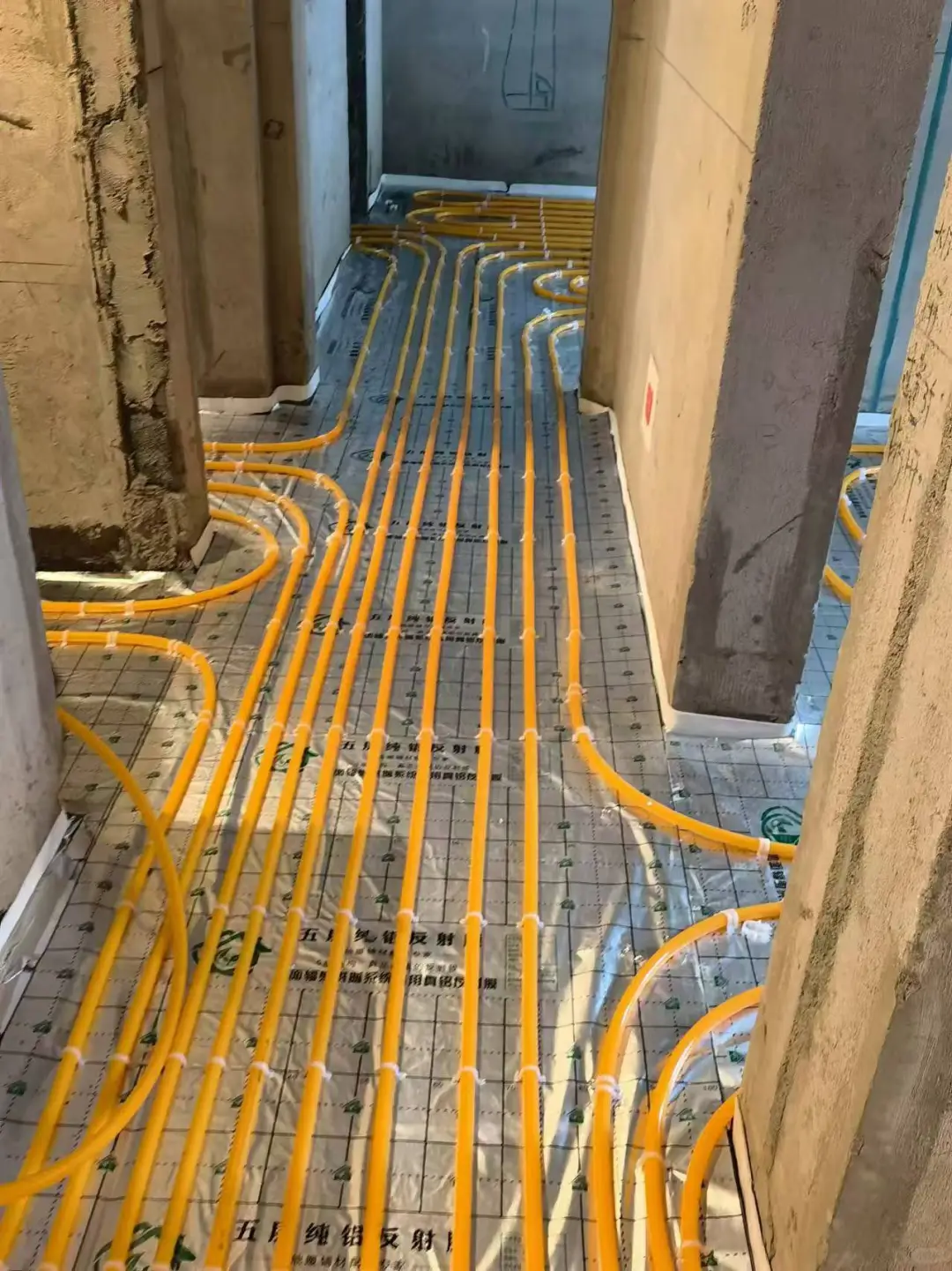 伟星三层高端阻氧管赔黑金分水器完美交付