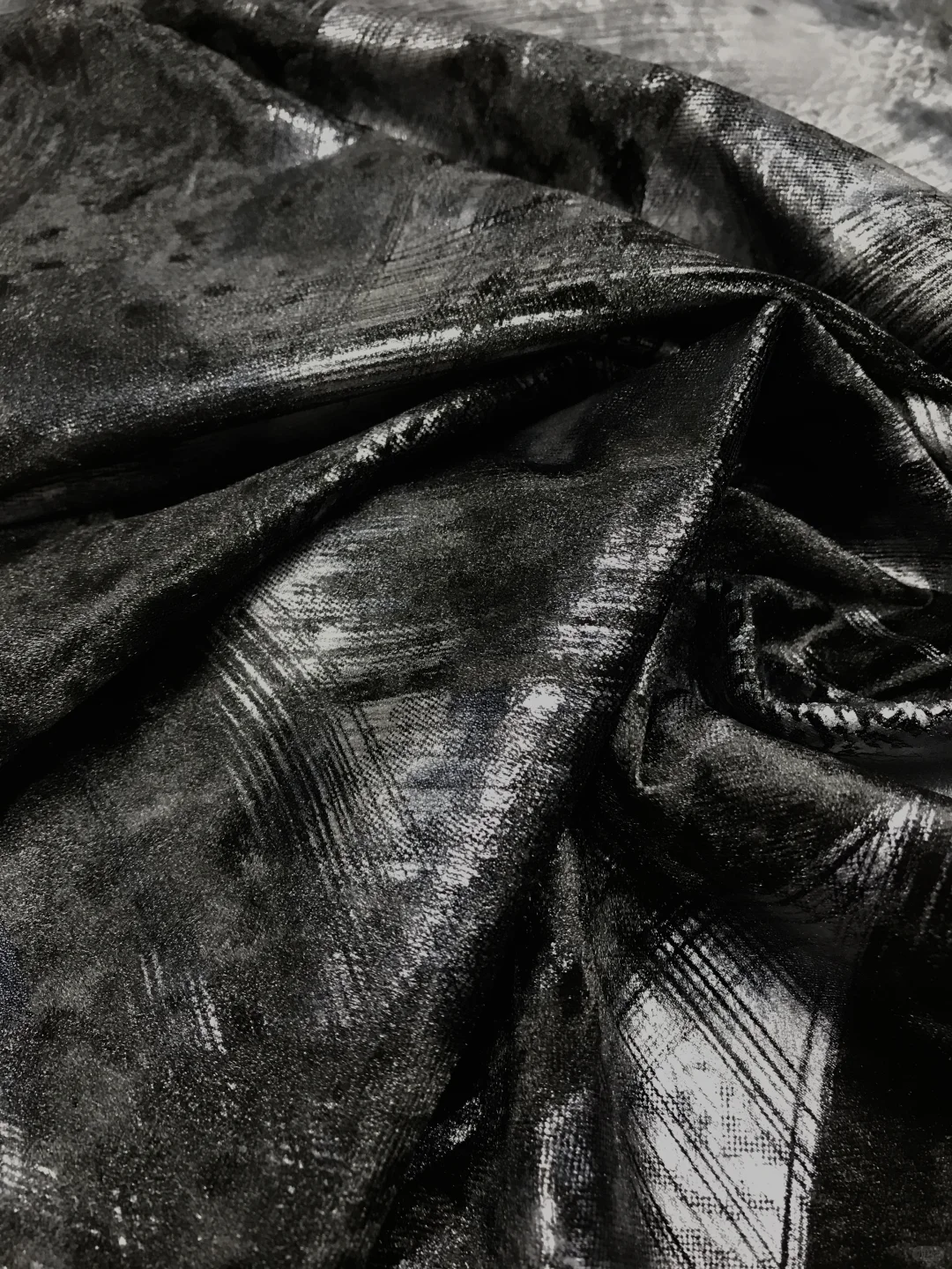 丝绒烫印面料｜暗黑潮 金属风