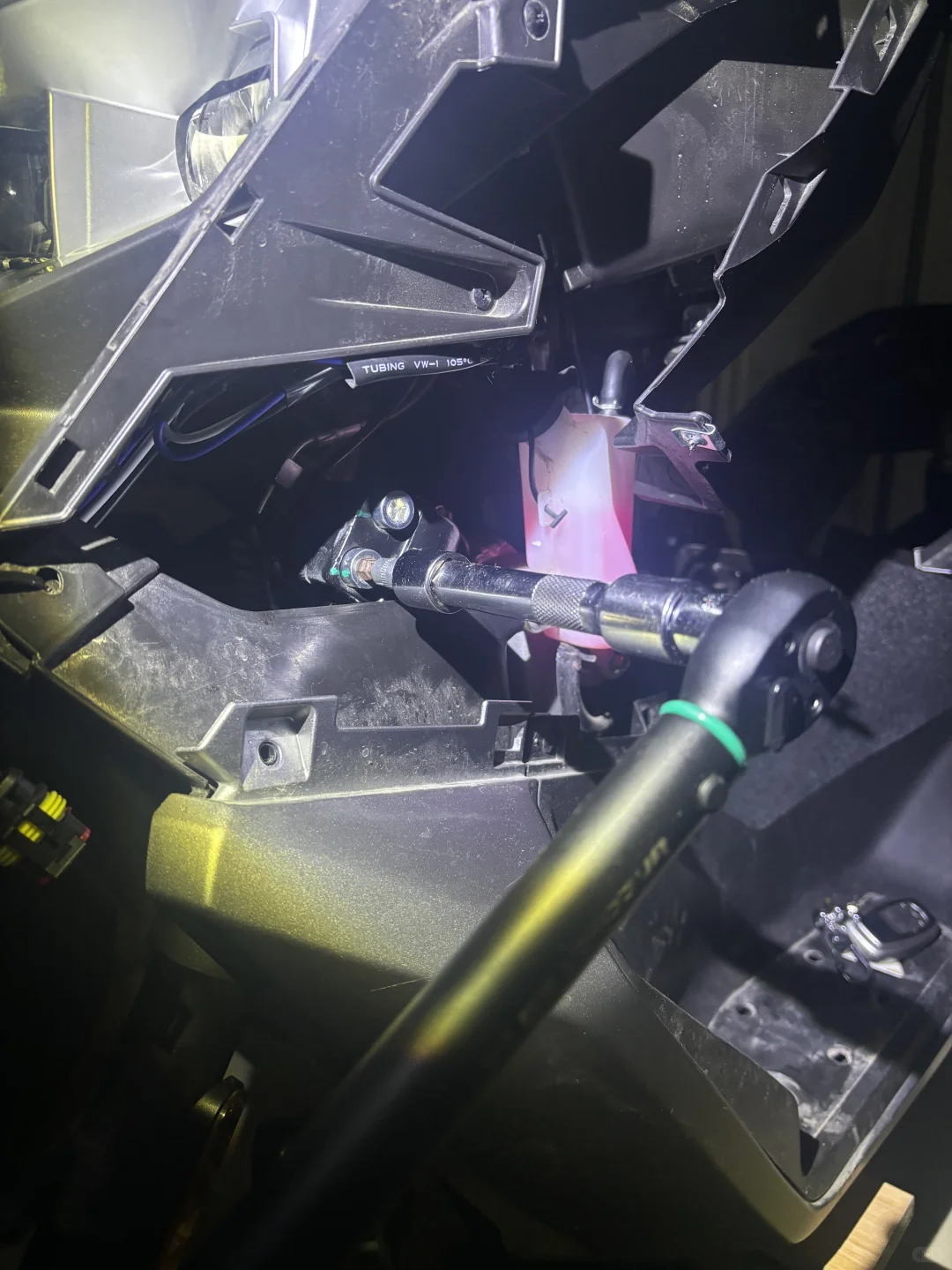 无极SR250GT。自己更换前减震弹簧