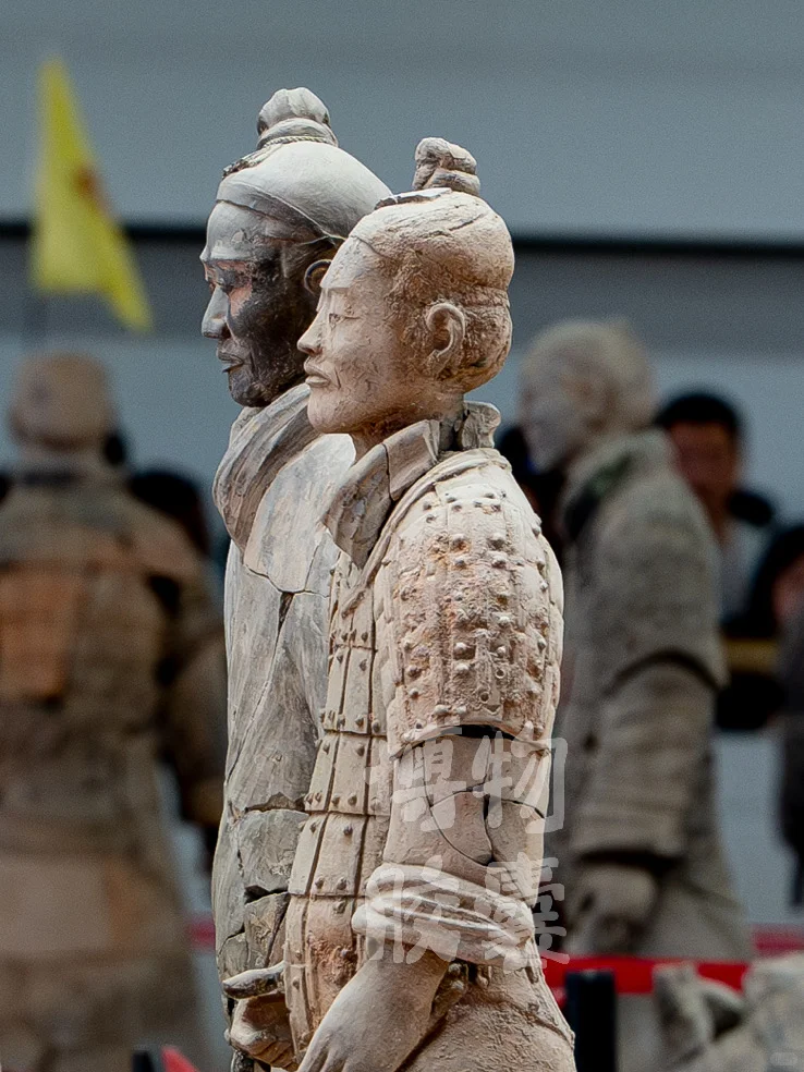 带你看看东倒西歪、缺胳膊少腿的兵马俑