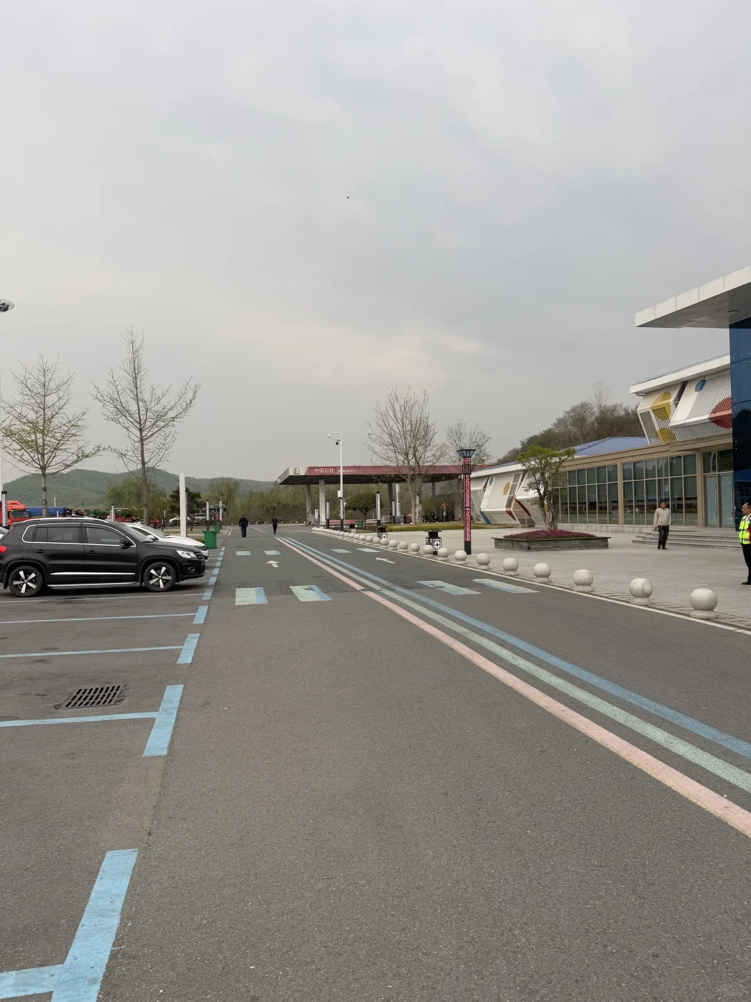 偶然发现能一个露营的服务区，环境优美