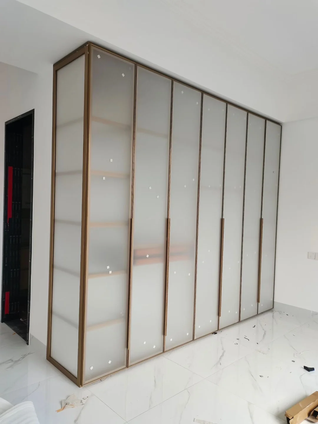 磨砂铝合金衣柜
