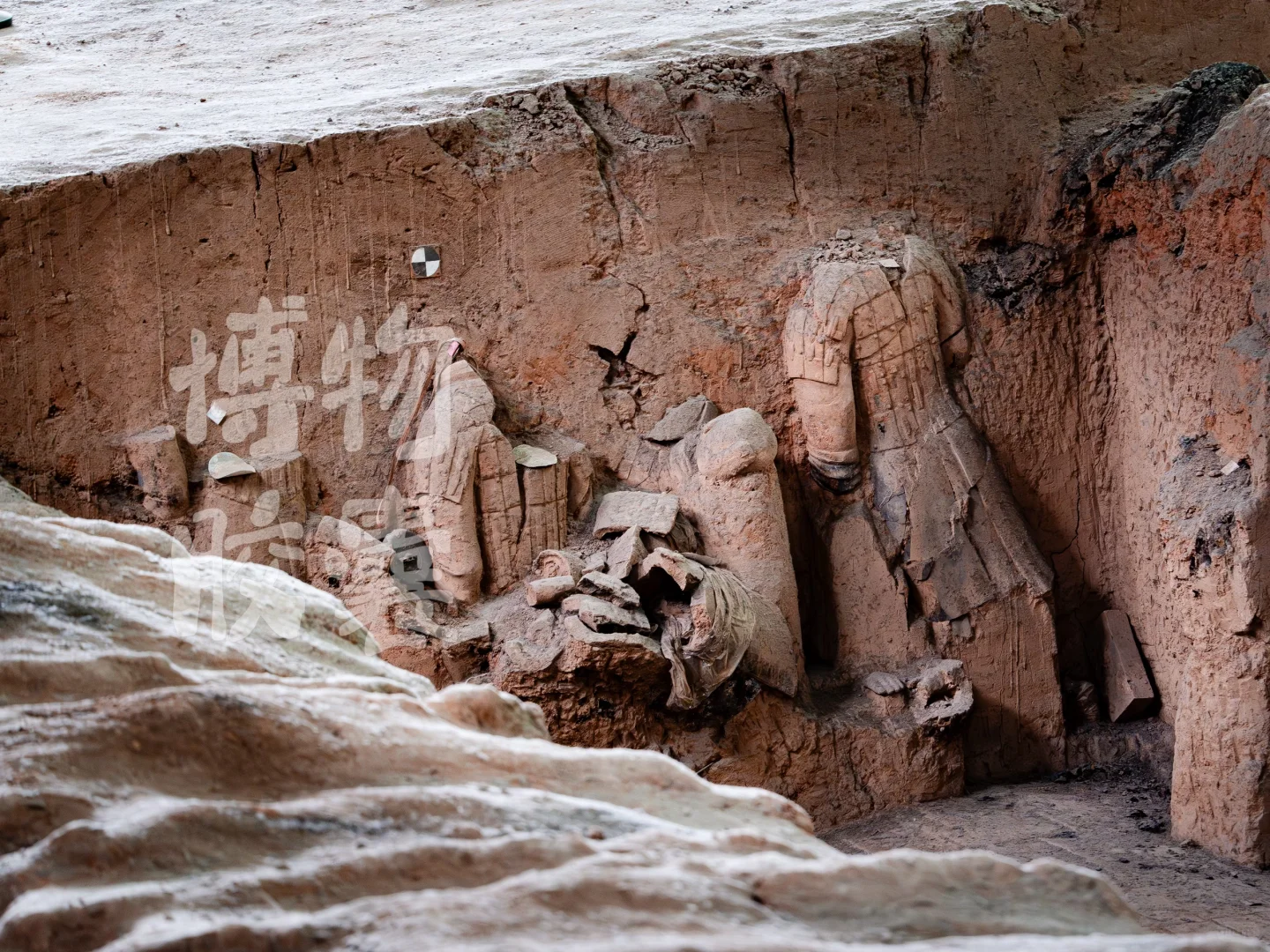 带你看看东倒西歪、缺胳膊少腿的兵马俑