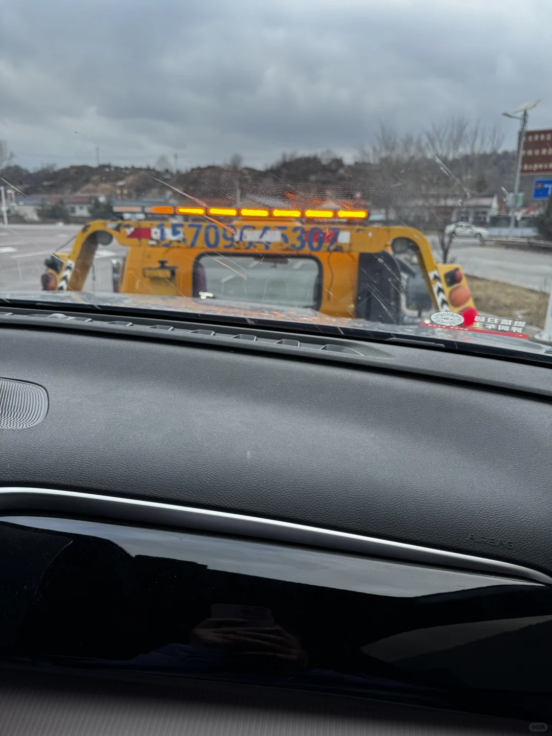 【血泪教训!高速车胎被扎千万别做这件事!新